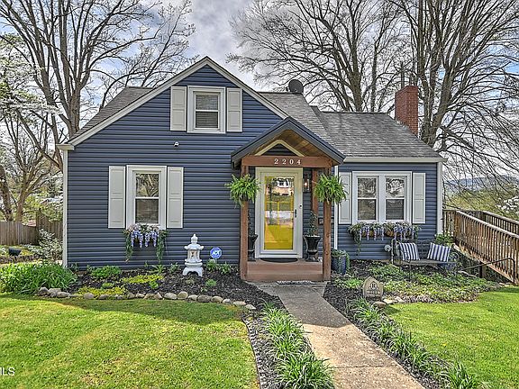 4th image of 2204 Cypress St