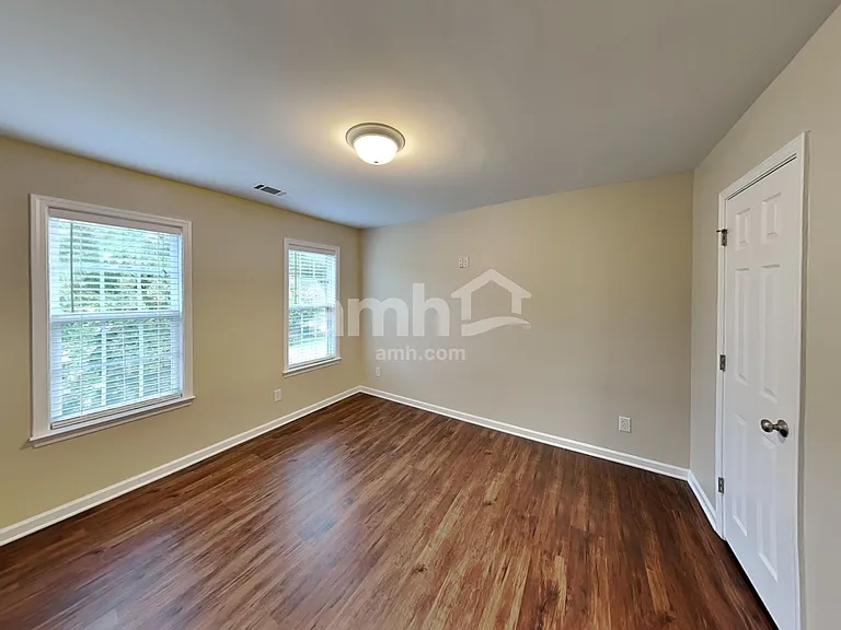 122 Tilton Dr — Photo 16