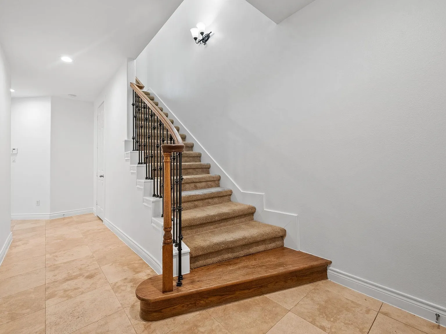 3 bed, 2.5 bath, 2704 sqft, $3,250 — Photo 3