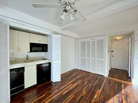 Rented by Steven Corcoran Real Estate | media 1