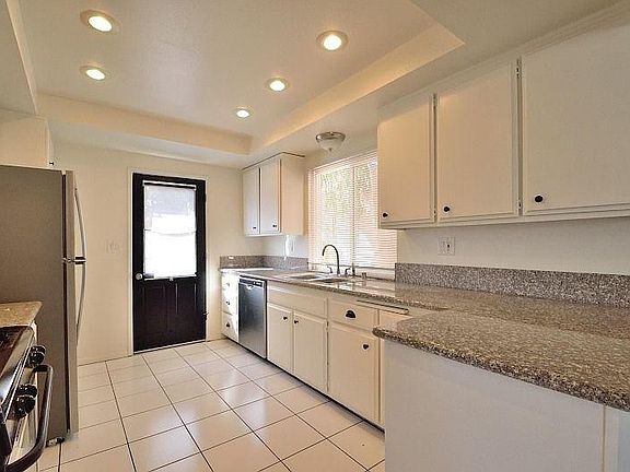 4th image of 515 W Franklin Ave #B