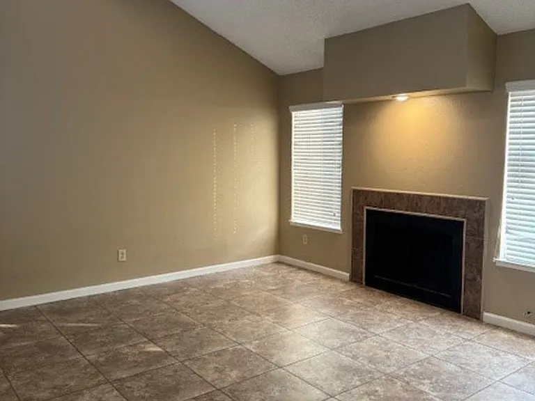 2601 Ashe Rd #26 — Photo 2