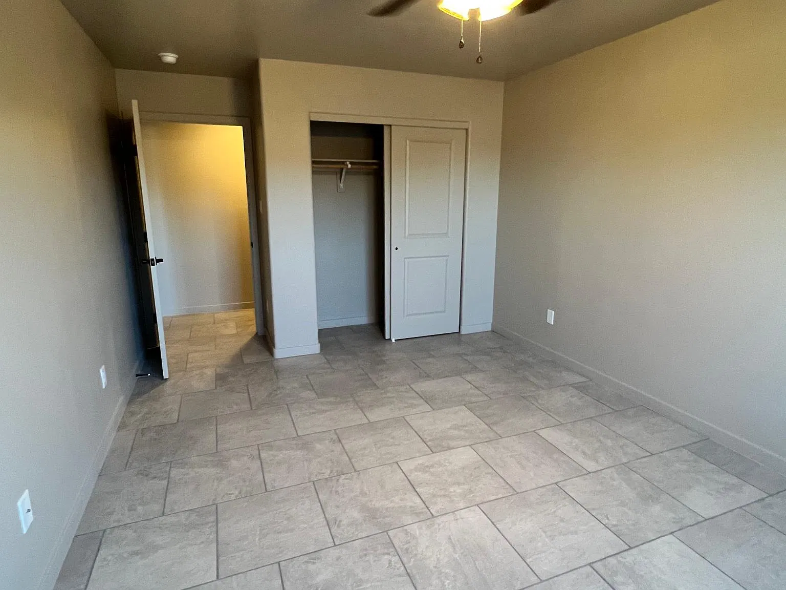 2 bed, 980 sqft, $1,200 — Photo 4