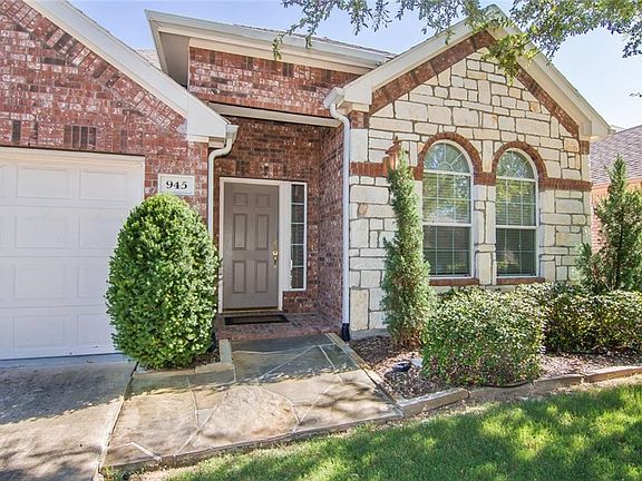 3rd image of 945 Winged Foot Dr