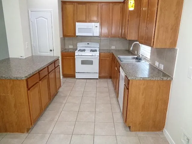 30034 Saw Oaks Dr — Photo 5