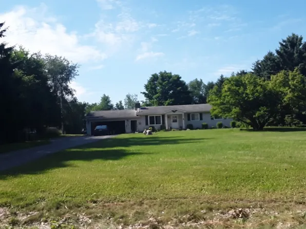 3883 W Schafer Rd, Pinckney, MI 48169