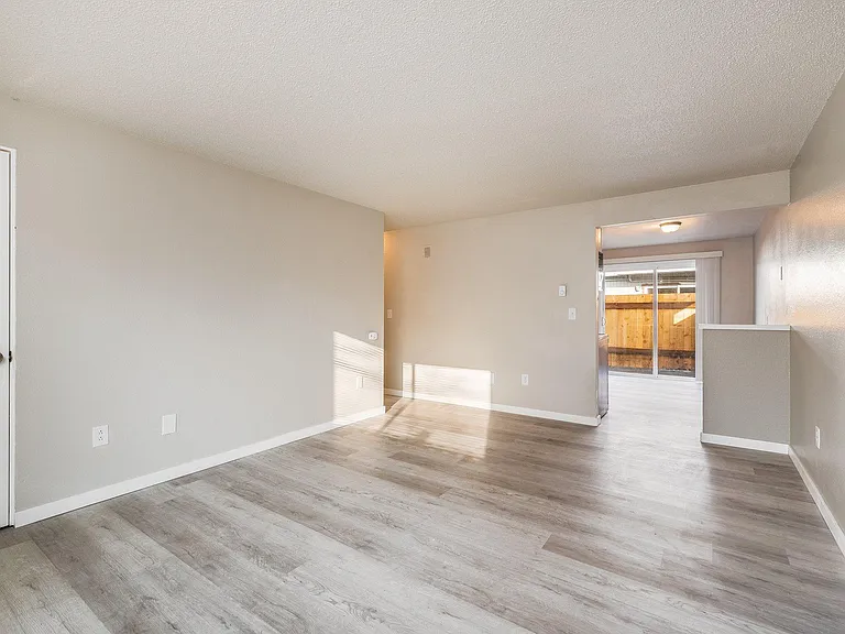 11320 Bridgeport Way SW — Photo 5