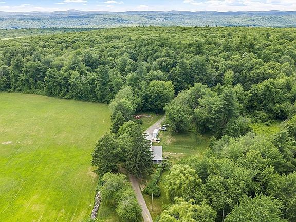 4th image of 134 Barker Hill Rd