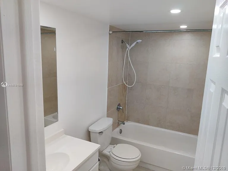 6970 NW 186th St #3-511 — Photo 8