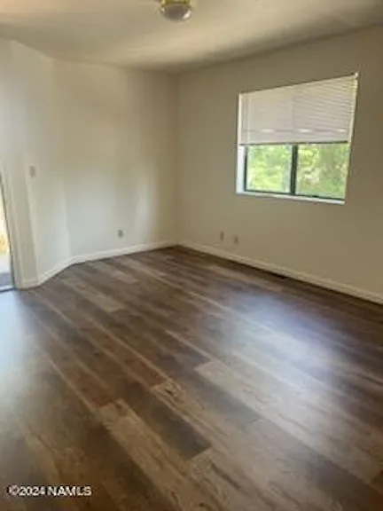 3 bed, 900 sqft, $2,100 — Photo 3