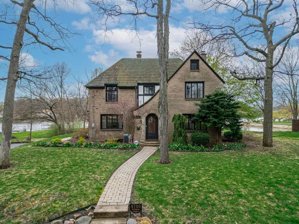 4700 Arlington St, Loves Park, IL 61111