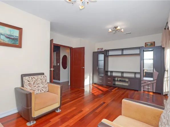 2874 Brighton 3rd Street image 9 of 32