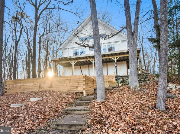 306 Timber Hill Rd, Henryville, PA 18332