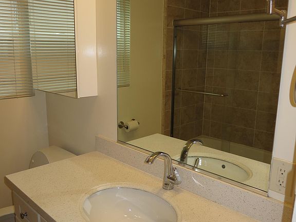 4th image of 210 Waverley St APT 1