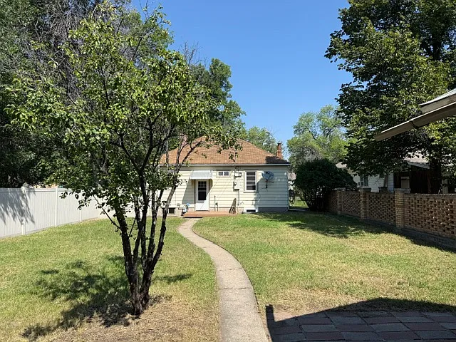 3 bed, 1.5 bath, 1630 sqft, $1,800 — Photo 4