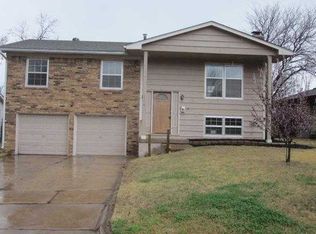 8314 E Castle Dr, Wichita, KS 67207