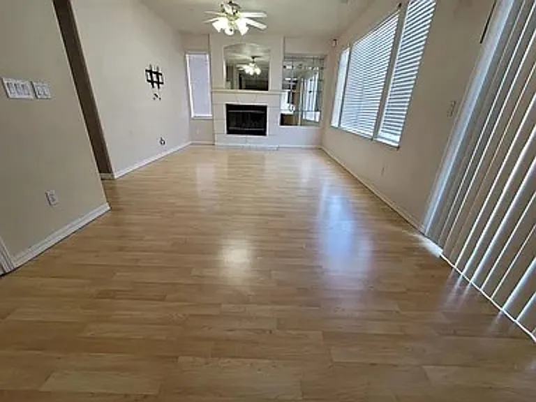 2377 Yorkshire Dr — Photo 5