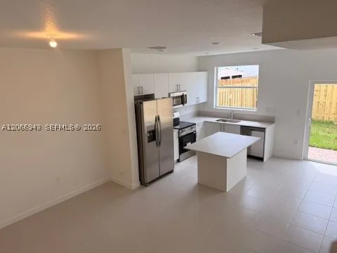 3 bed, 3.0 bath, $2,580 — Photo 4