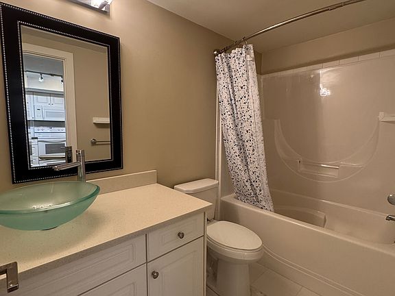 5th image of 3367 Millard Ave