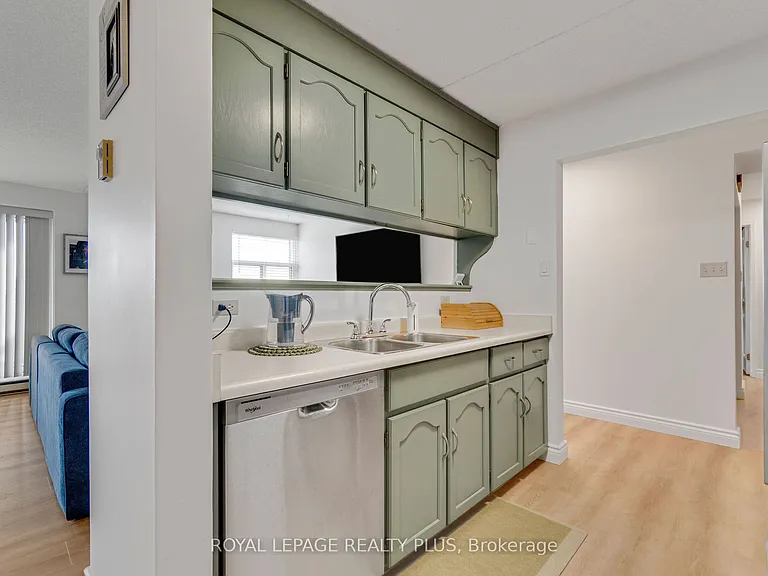 8 Christopher Ct #603 — Photo 24