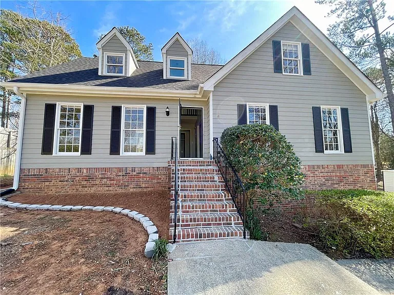 1721 Emerson Ct — Photo 3