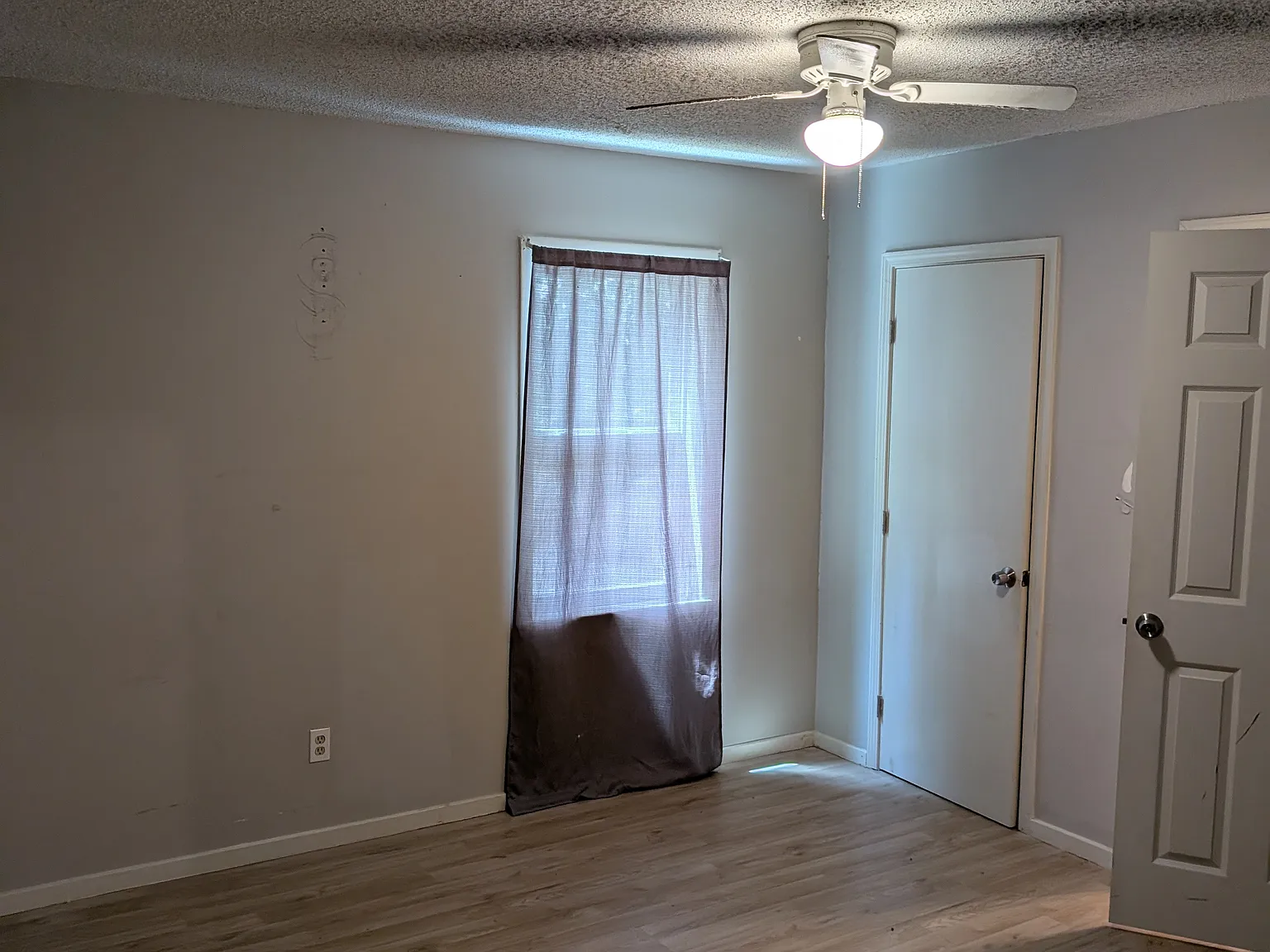 3 bed, 1000 sqft, $1,100 — Photo 2