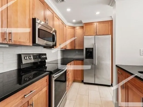 179 Oak St #L6, Newton Upper Falls, MA 02464