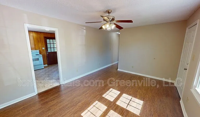 805 Anthony St — Photo 3
