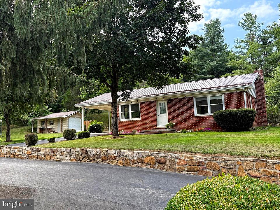 1st image of 7 Circle Dr