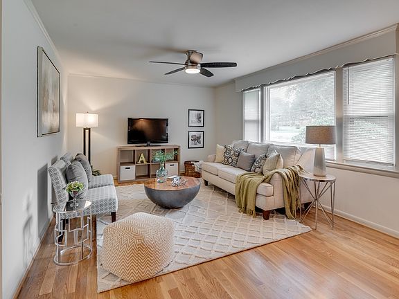 4th image of 2947 Hillhurst Dr