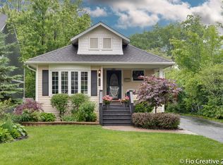 142 N Geneva Ave, Elmhurst, IL 60126