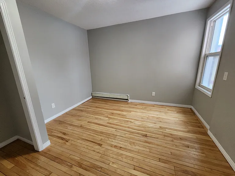 342 Somerset St E #B — Photo 9