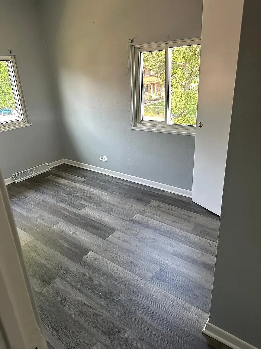 3 bed, 1350 sqft, $1,950 — Photo 2