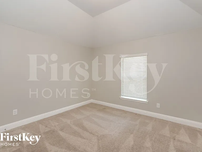 701 Brody Trl — Photo 10