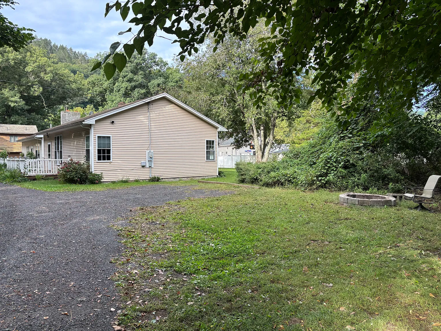3 bed, 972 sqft, $2,400 — Photo 3