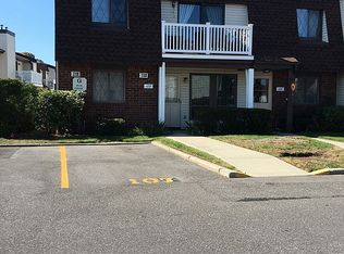 107 Cambridge Dr, Copiague, NY 11726