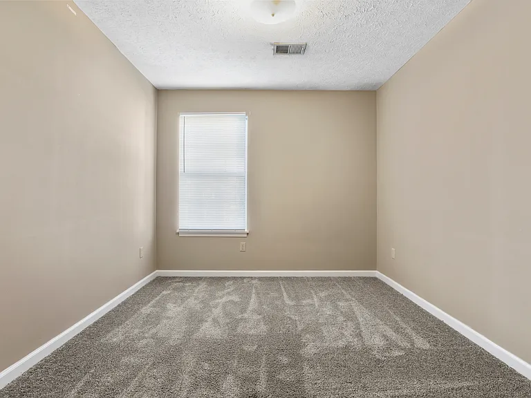 Briarwood Apartments — Photo 10