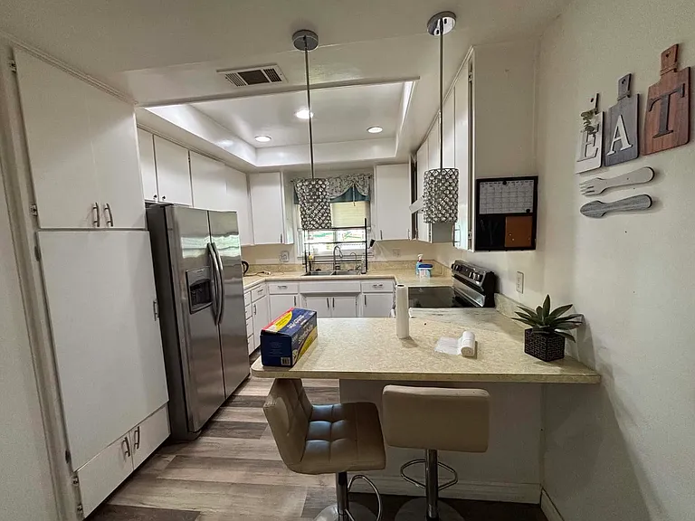 Kitchen & Dining