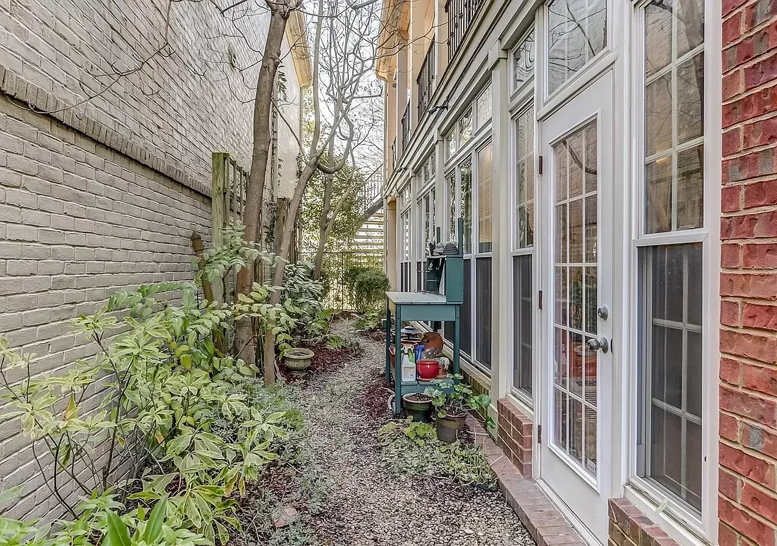 Gorgeous Riverfront home in Harbor Town — Photo 3
