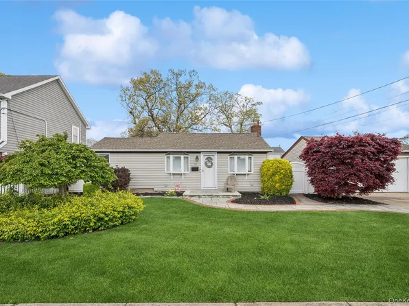 173 N Kings Avenue, Massapequa, NY 11758