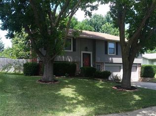 2541 SW Tutbury Town Rd, Topeka, KS 66614