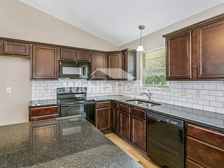 146 N Jackson Heights Ct — Photo 4
