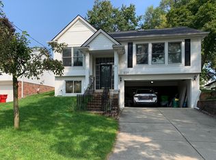 620 Renshaw St, Rochester, MI 48307