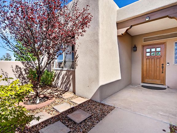 3rd image of 9714 Entrada Pl NW