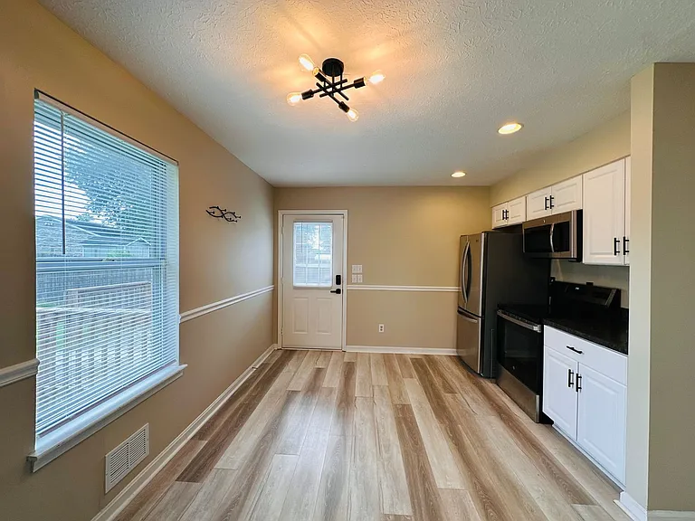 225 Joy Ave — Photo 8
