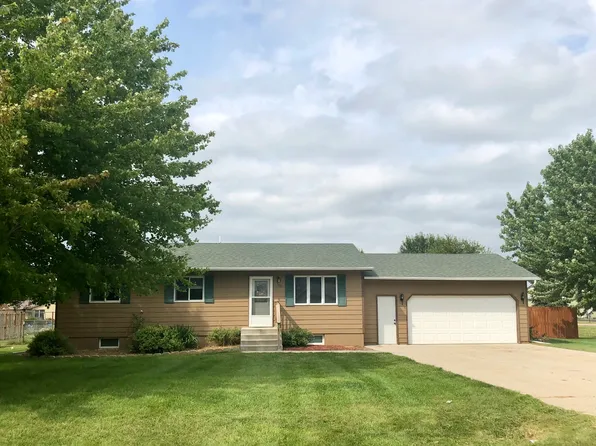 100 Tootys Ave, Yankton, SD 57078