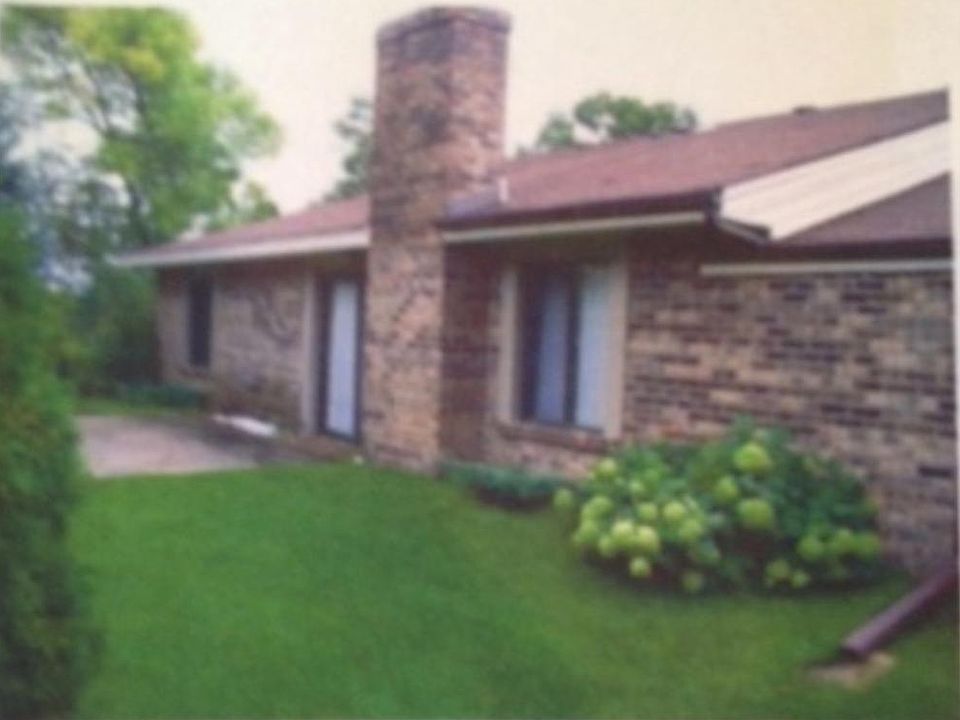 2nd image of 1990 Juneau Ln N