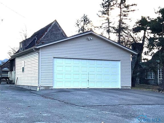 4th image of 514 N Sandusky Ave