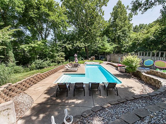 3rd image of 9131 Pinecreek Ct