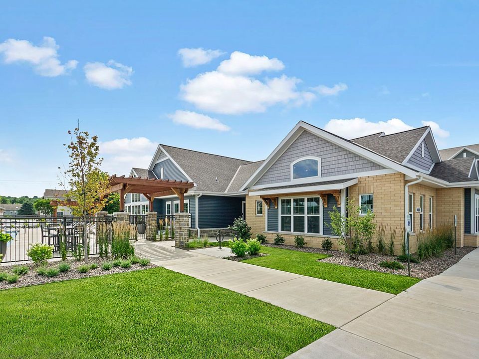 Clubhouse Exterior | The 85 at Maple Grove, Madison, WI